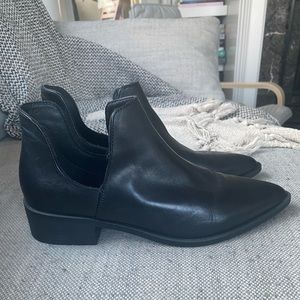COPY - Steve Madden Blsck Leather booties, size 9.5